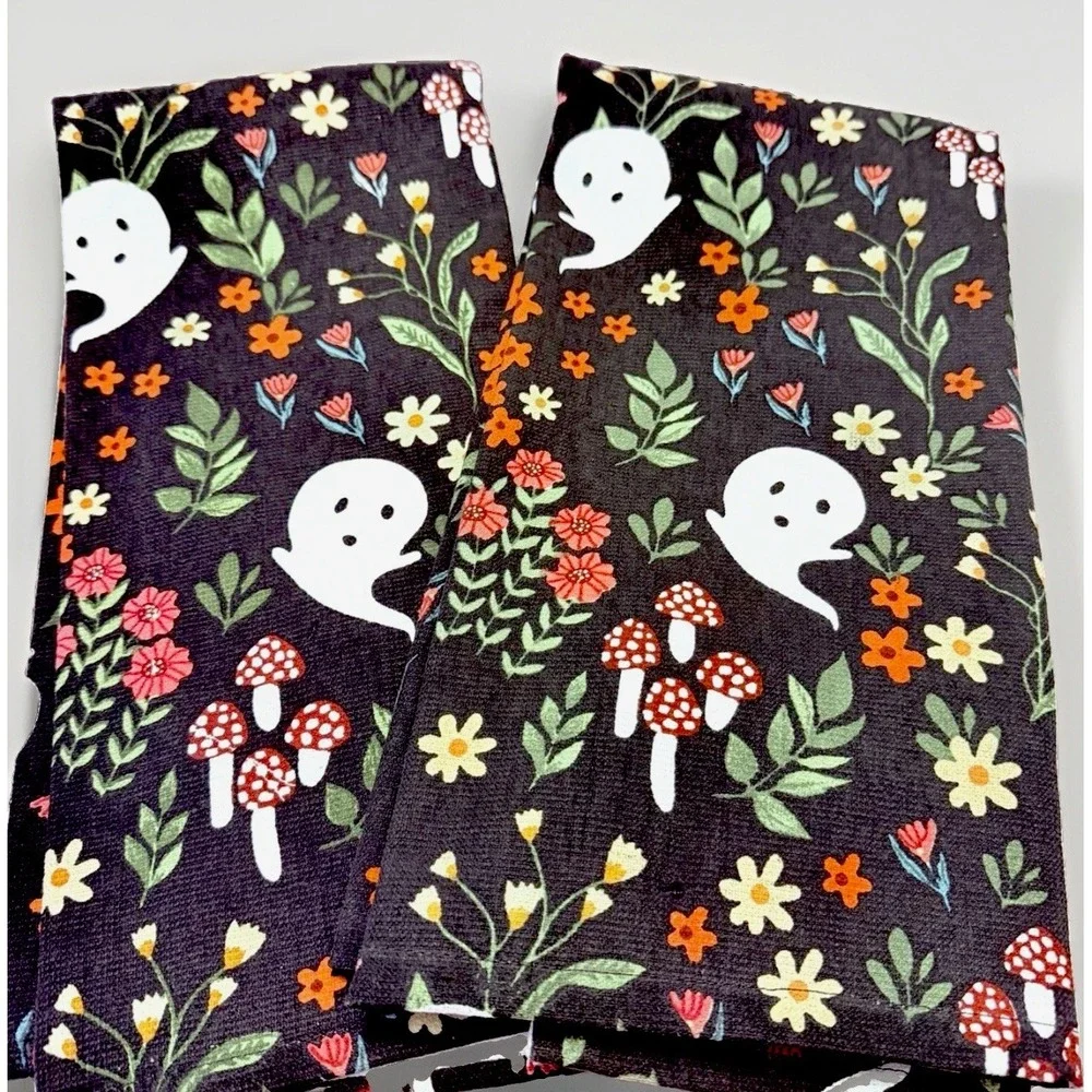 Halloween Tea Towels Set 2 Glow in the Dark NOS Rare Spooky Party Decor NOS NEW